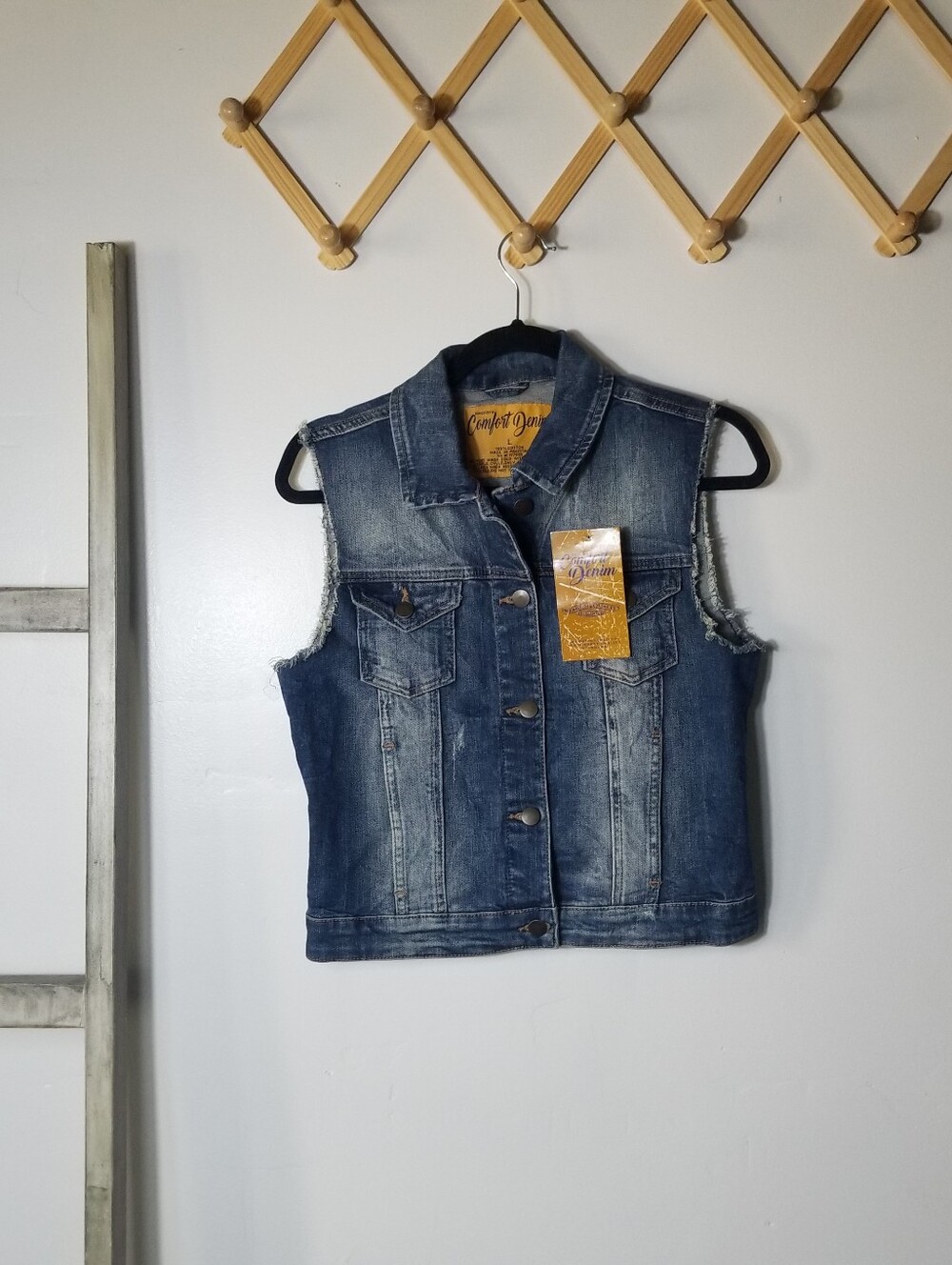 NWT COMFORT DENIM WOMEN'S SLEEVELESS VEST SIZE LARGE